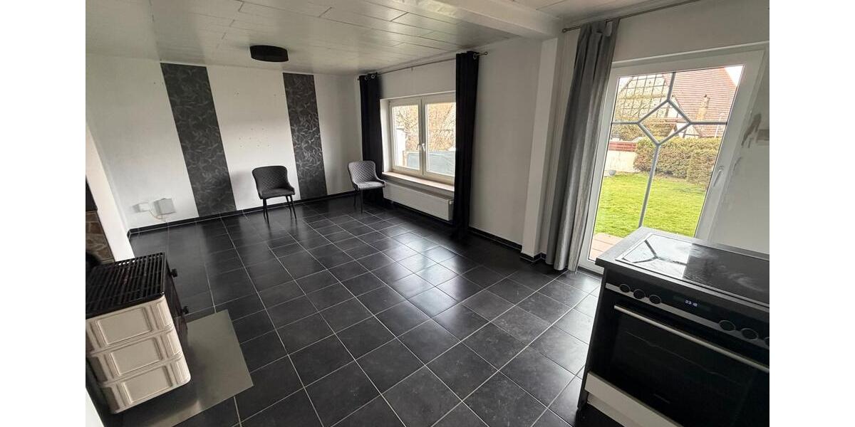 Einfamilienhaus Grebenstein - 5 Zimmer, 140 m&sup2;, 700&euro; | Angebot:25854923