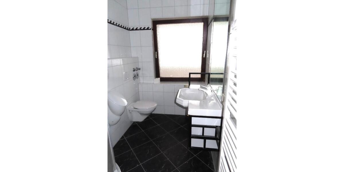 Gepflegte 2 ZKB mit kl. Wintergarten und Stellplatz in Niestetal-Sandershausen 2 zimmer