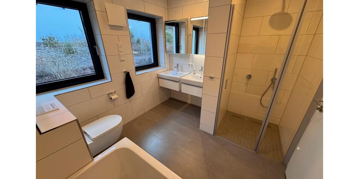 Hochparterre Melsungen - 4 Zimmer, 145 m&sup2;, 1.600&euro; | Angebot:24397451