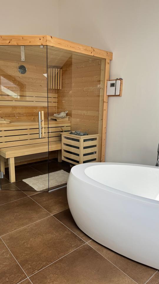 Teilmöbliert (optional vollmöbliert): Luxuriöses Haus in Habichtswald mit EBK
