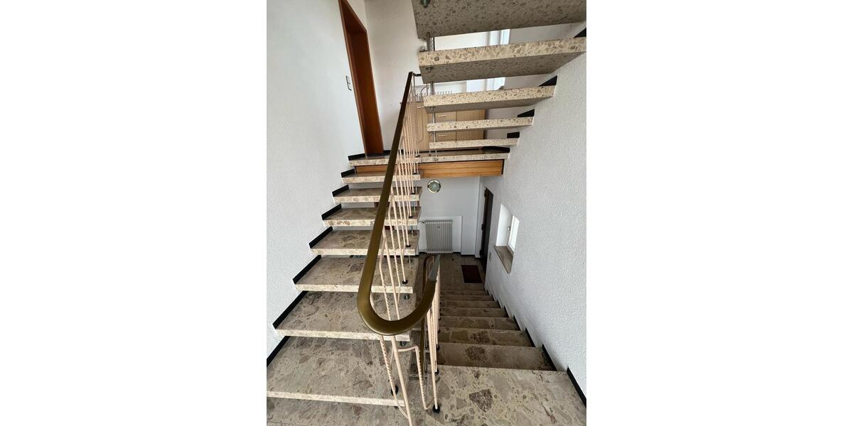 Mehrfamilienhaus, Wohnhaus Felsberg - 10 Zimmer, 339 m&sup2;, 440.000&euro; | Angebot:23813842