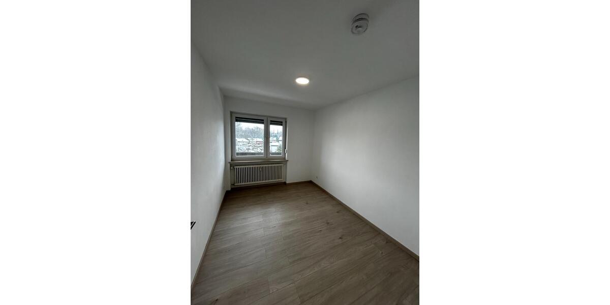 Etagenwohnung Baunatal - 4 Zimmer, 92 m&sup2;, 1.020&euro; | Angebot:25229056