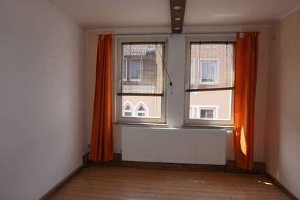 ***Großfamilie oder WG Wohnung - Sechs Zimmerwohnung, Küche, Bad in Kassel Kirchditmold Nahe Straßenbahnhaltestelle zu verkaufen***