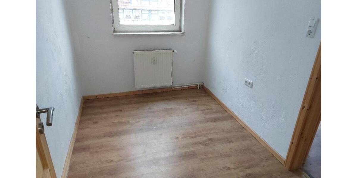 Etagenwohnung Helsa - 3 Zimmer, 77 m&sup2;, 500&euro; | Angebot:26251569