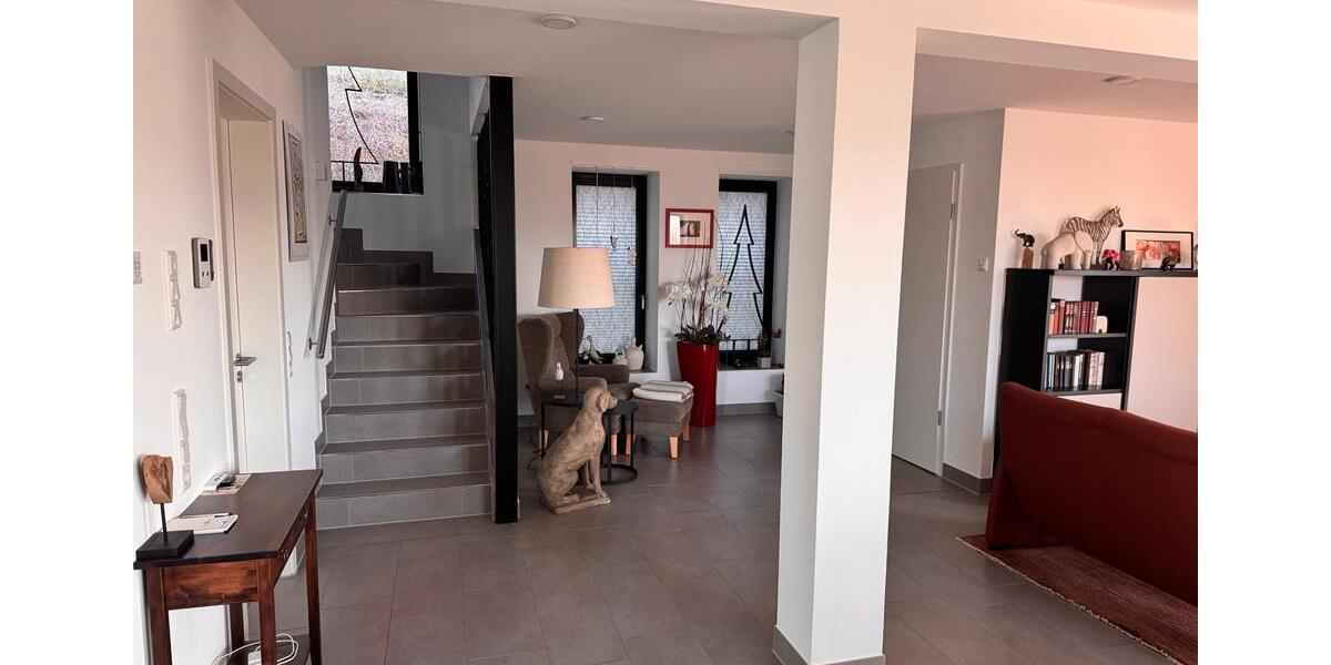 Hochparterre Melsungen - 4 Zimmer, 145 m&sup2;, 1.600&euro; | Angebot:24397451