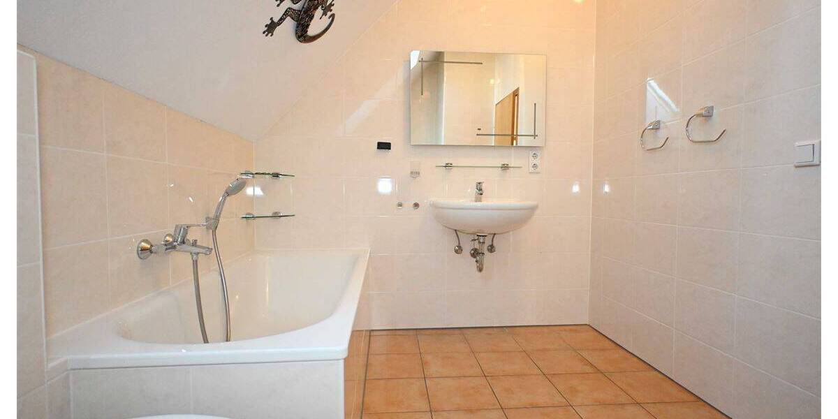 Reihenmittelhaus Kassel Niederzwehren - 4 Zimmer, 104 m&sup2;, 285.000&euro; | Angebot:25984575