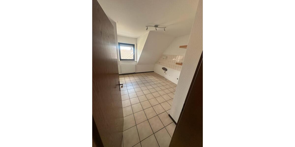 Dachgeschoßwohnung Habichtswald - 3 Zimmer, 85 m&sup2;, 800&euro; | Angebot:26237992