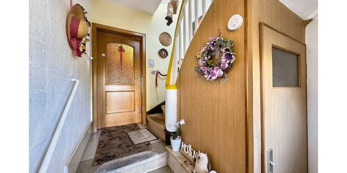 Charme der 1930er im großzügigen Mehrfamilienhaus erleben 8 zimmer