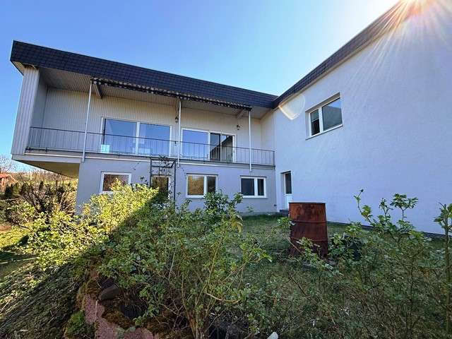 Haus zum Kaufen in Niedenstein 325.000 € 238.29 m²