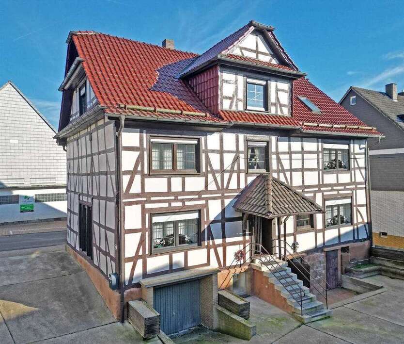 Haus zum Kaufen in Baunatal 650.000 € 290 m²