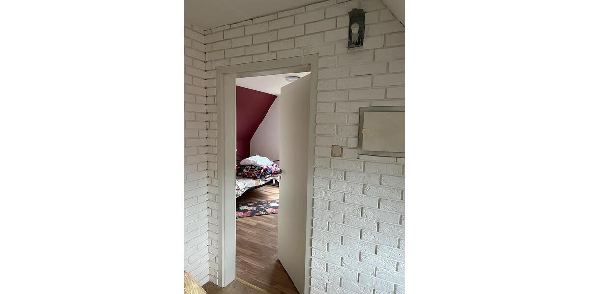 Freistehendes Einfamilienhaus mit großen Garten am Hang 4 zimmer