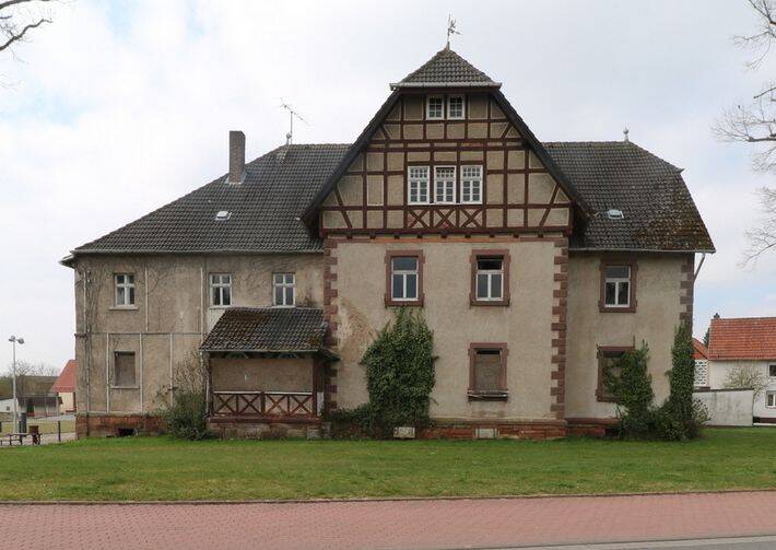 Historisches Herrenhaus – Charme trifft auf enormes Entwicklungspotenzial