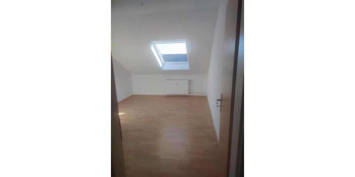 Dachgeschoßwohnung Kassel Fasanenhof - 3 Zimmer, 67 m&sup2;, 670&euro; | Angebot:26135598