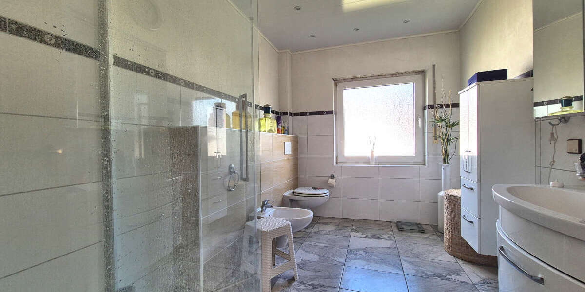 Einfamilienhaus Calden - 9 Zimmer, 260 m&sup2;, 289.000&euro; | Angebot:26015094