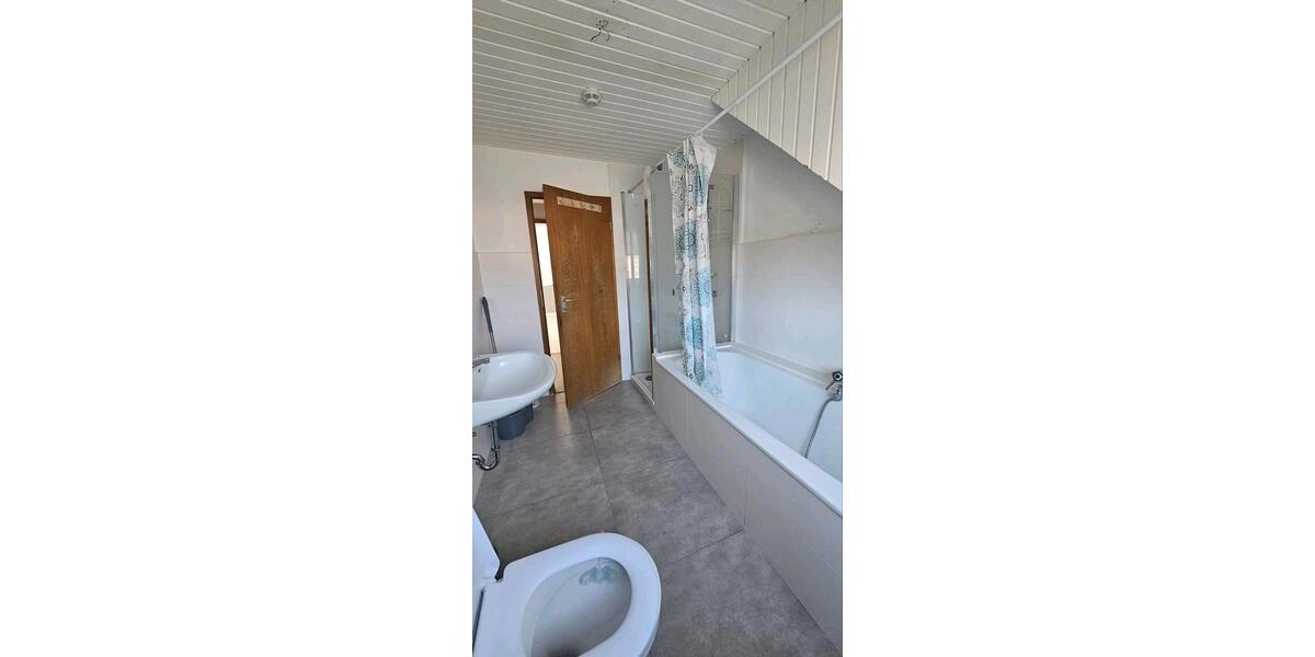 Dachgeschoßwohnung Niedenstein - 4 Zimmer, 120 m&sup2;, 1.050&euro; | Angebot:25833986