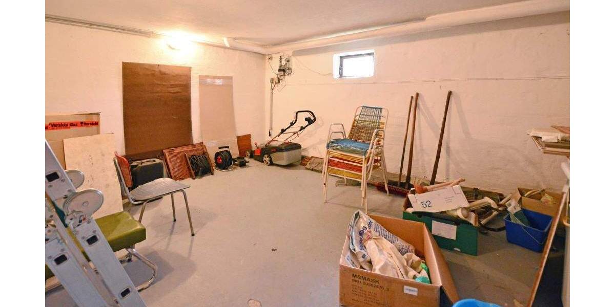 Gepflegtes 3-Familienhaus direkt am Bossentalpark mit 2 Garagen 1 zimmer