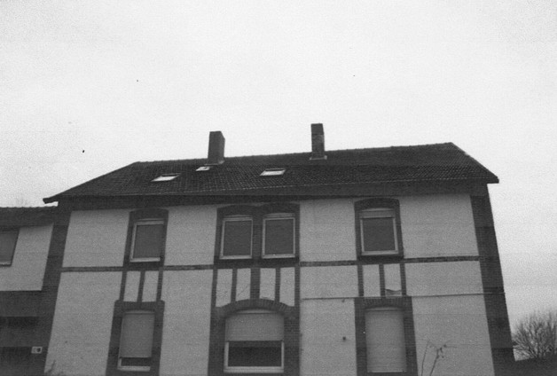 Mehrfamilienhaus, Doppelgarage und Grundstück zimmer