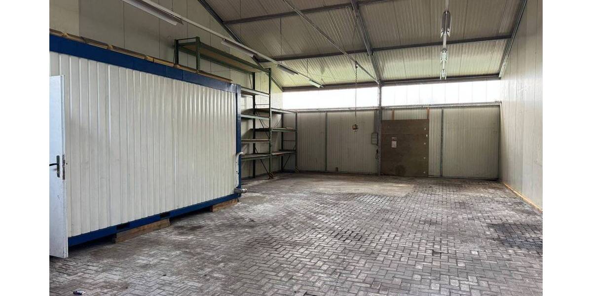Betriebsgrundstück mit 3 Lagerhallen und einer Wohneinheit zu erwerben zimmer