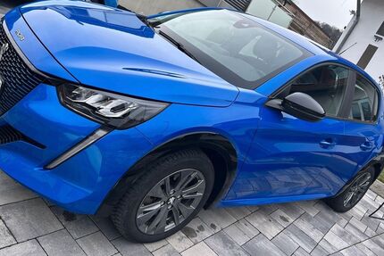 Peugeot 208 74.000 km 13.499 &euro; Volkmarsen 34471