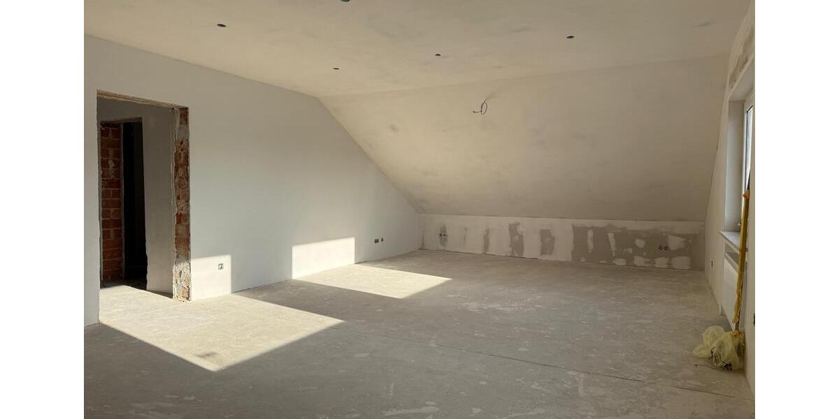 4-ZKB-Dachgeschosswohnung – Erstbezug nach Sanierung 4 zimmer