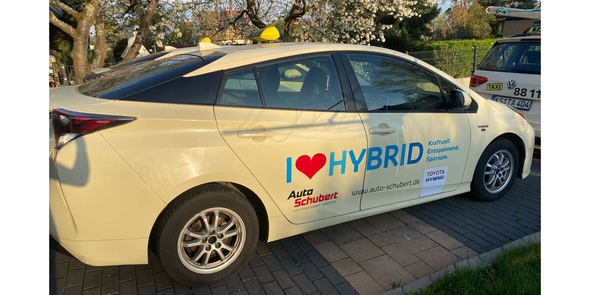 Toyota Prius 352.000 km 8.400 € VELLMAR 34246