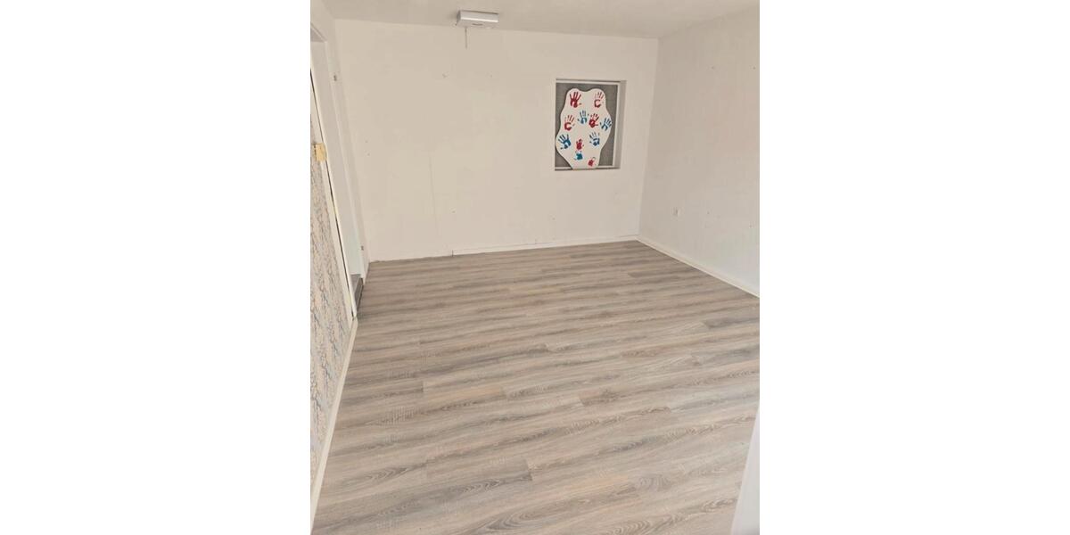 Dachgeschoßwohnung Ahnatal - 5.5 Zimmer, 155 m&sup2;, 1.050&euro; | Angebot:26337431