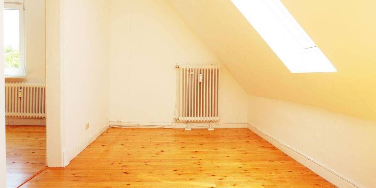 Tolle renovierte 5 Zimmer Dachgeschosswohnung inkl. Einbauküche, historisches saniertes Gebäude, 4 Parteien 5 zimmer