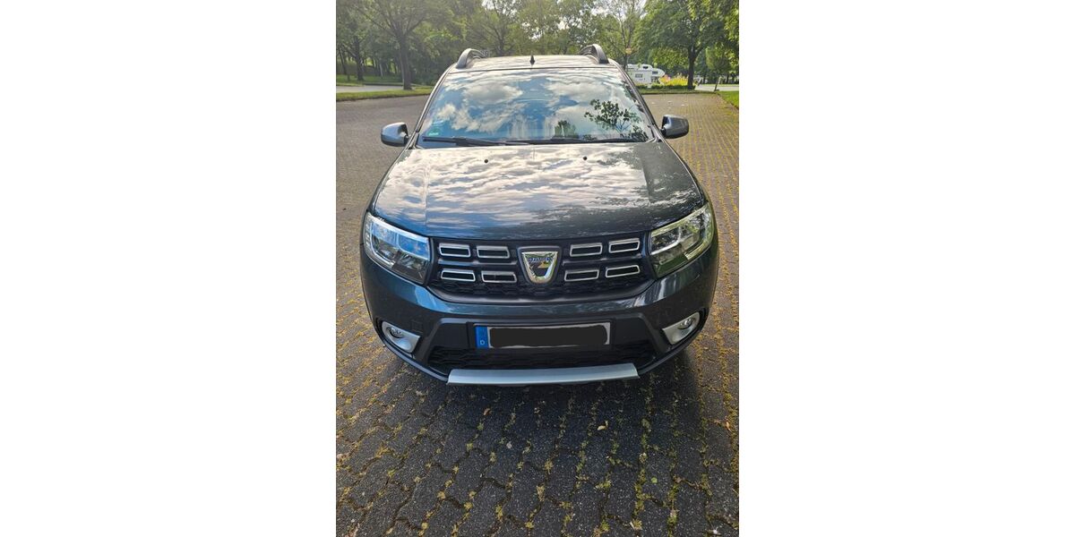 Dacia Sandero 27.400 km 8.900 &euro; Kassel 34132