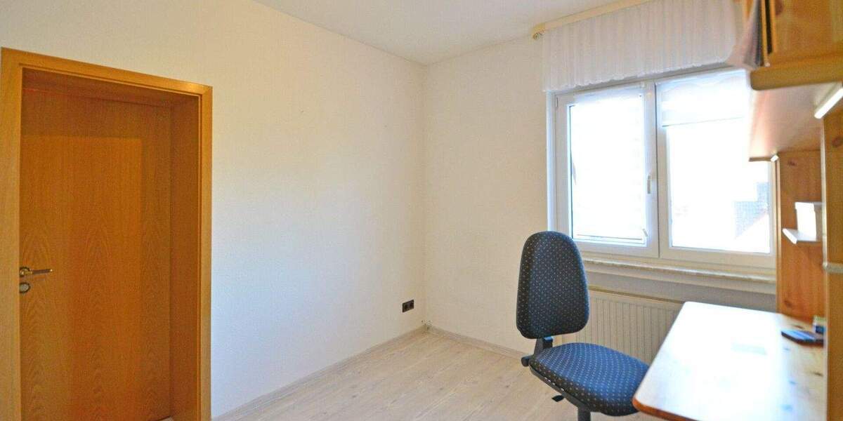 Mehrfamilienhaus, Wohnhaus Hofgeismar / Hombressen Hombressen - 9 Zimmer, 245 m&sup2;, 330.000&euro; | Angebot:25246013