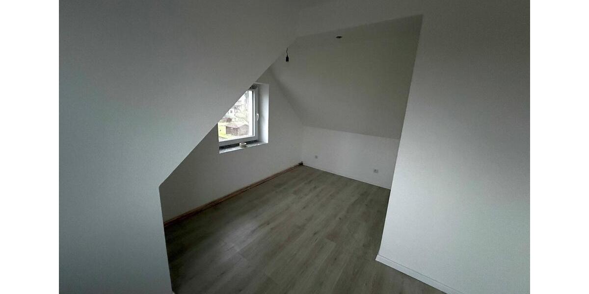 Vermiete Lohfelden - 3 Zimmer Wohnung DG Erstbezug 3 zimmer