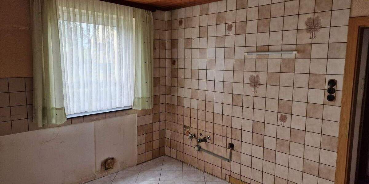 Zweifamilienhaus mit Potential in ruhiger Lage von Kassel-Lindenberg 7 zimmer