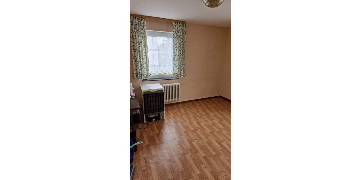 Zweifamilienhaus mit Potential in ruhiger Lage von Kassel-Lindenberg 7 zimmer