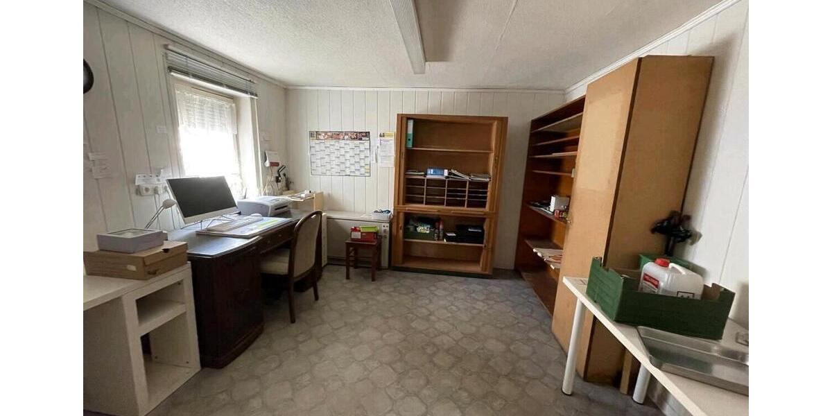 Einfamilienhaus Hofgeismar - 7 Zimmer, 216 m&sup2;, 119.000&euro; | Angebot:27108640