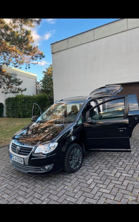 VW Touran 192.000 km 5.399 € Kaufungen 34260