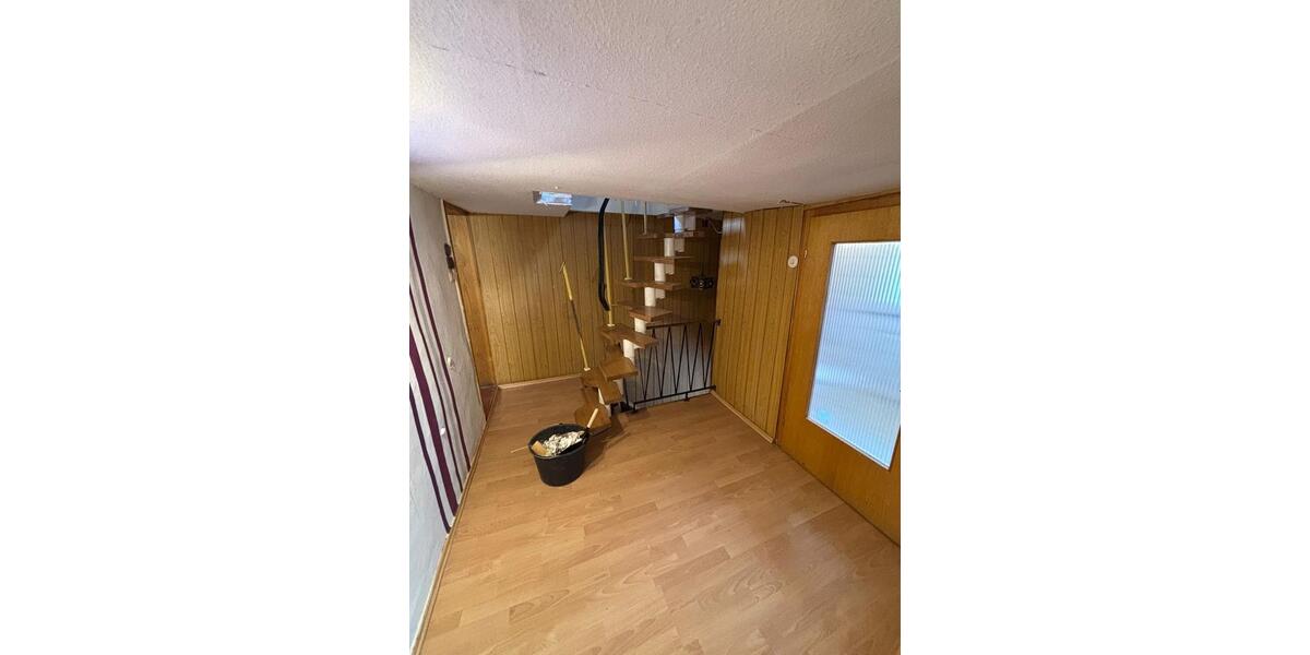 Einfamilienhaus Melsungen - 8 Zimmer, 190 m&sup2;, 109.000&euro; | Angebot:24983513