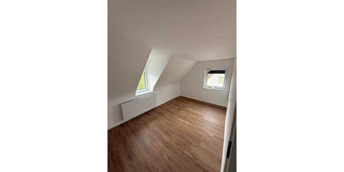 Dachgeschoßwohnung Kassel Niederzwehren - 2 Zimmer, 70 m&sup2;, 800&euro; | Angebot:26061117
