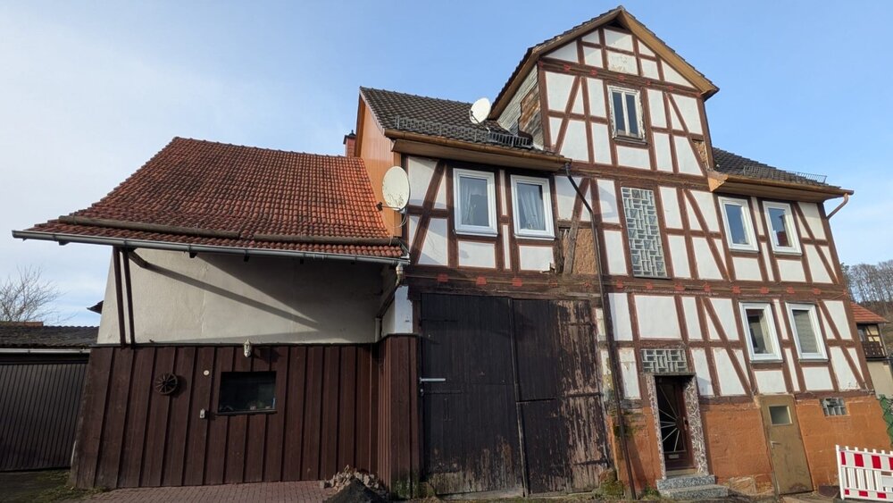 Hessich Lichtenau-OT, 1-2 Fam.Hs. + Scheune 7 zimmer