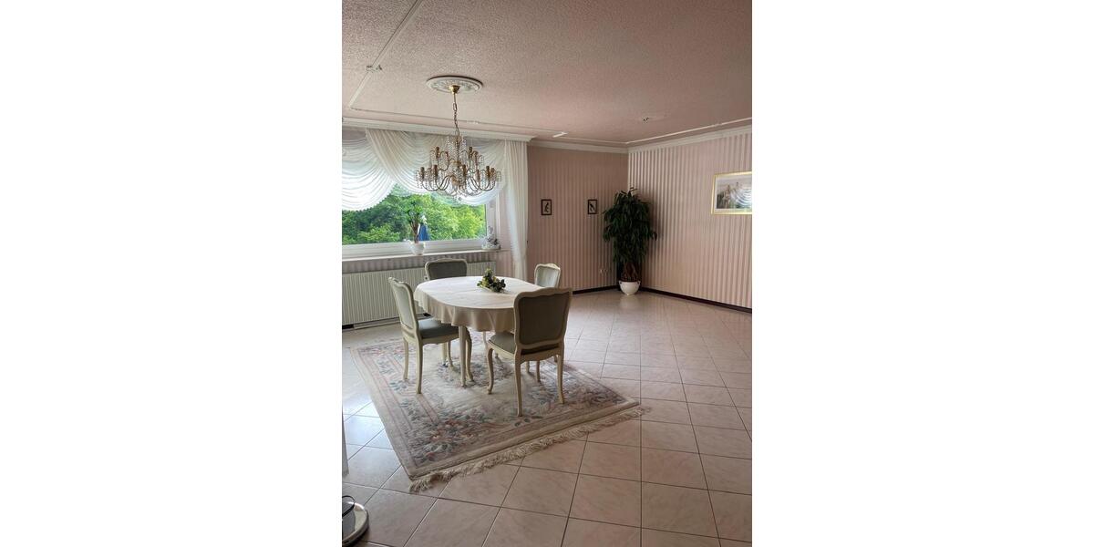 Erdgeschoßwohnung Guxhagen - 4 Zimmer, 140 m&sup2;, 1.400&euro; | Angebot:26603105
