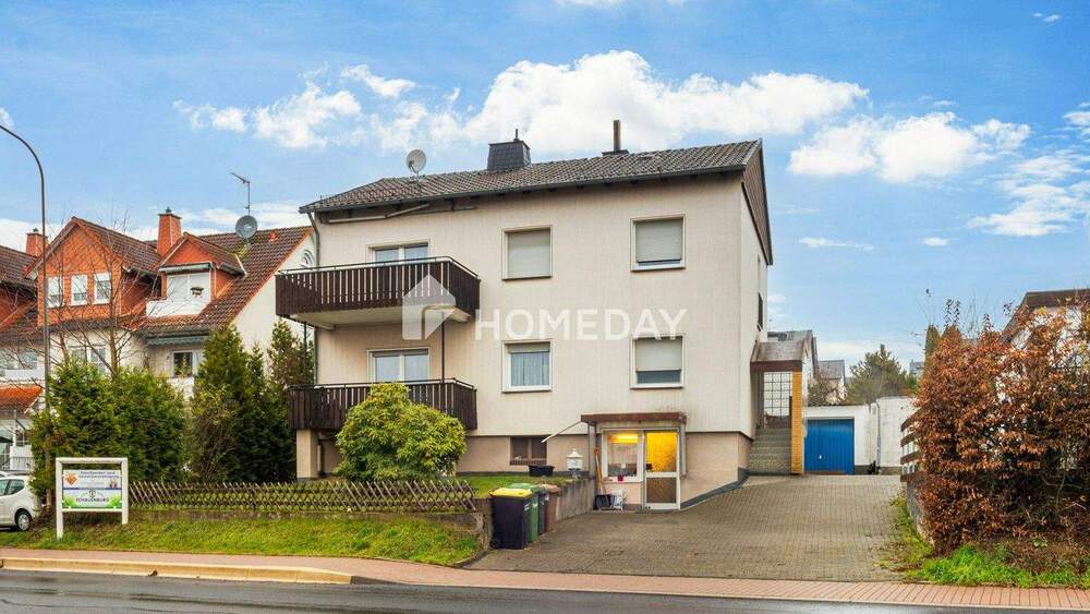 Einfamilienhaus mit zwei Wohnbereichen, großer Garage und BüroGewerbefläche 7 zimmer