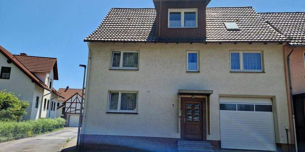 Attraktives Einfamilienhaus mit viel Platz und 3 Garagen in Hessisch Lichtenau OT 7 zimmer