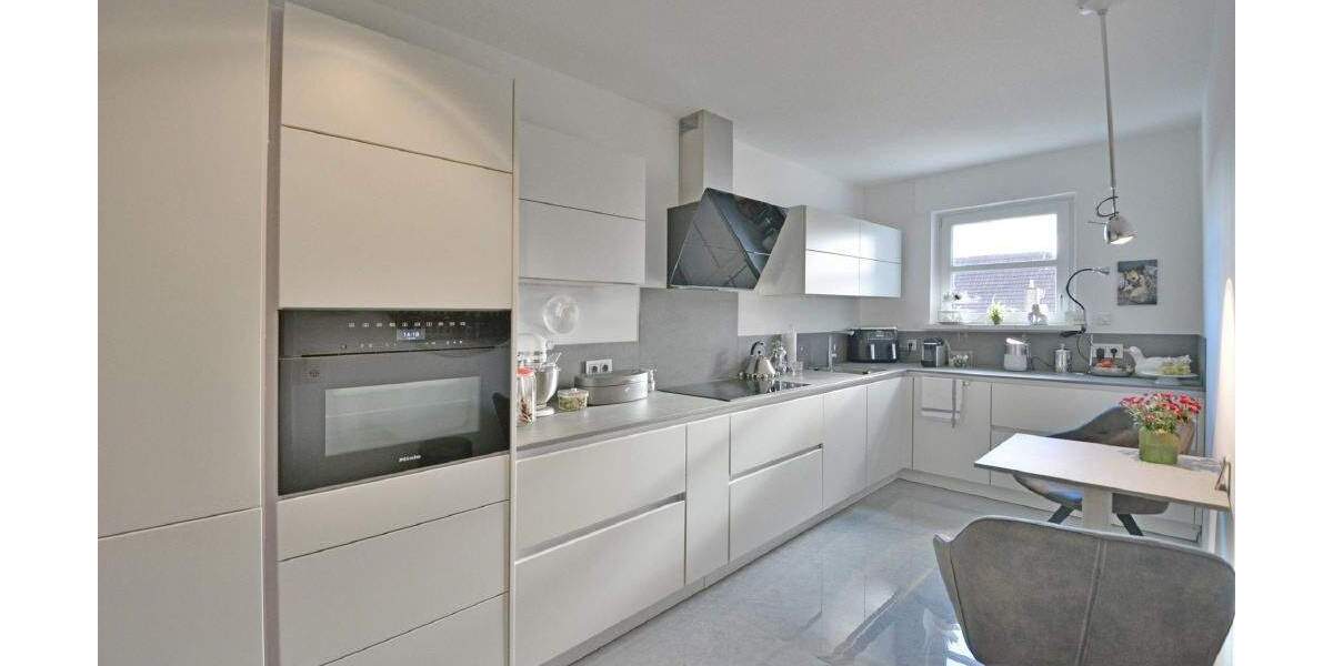 Sonnige 4-ZKB Maisonette mit Balkon, Terrasse und 2 Stellplätzen, Top-Lage am Weinberg 4 zimmer