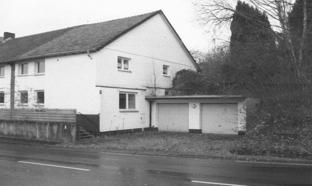 Mehrfamilienhaus, Doppelgarage und Grundstück zimmer