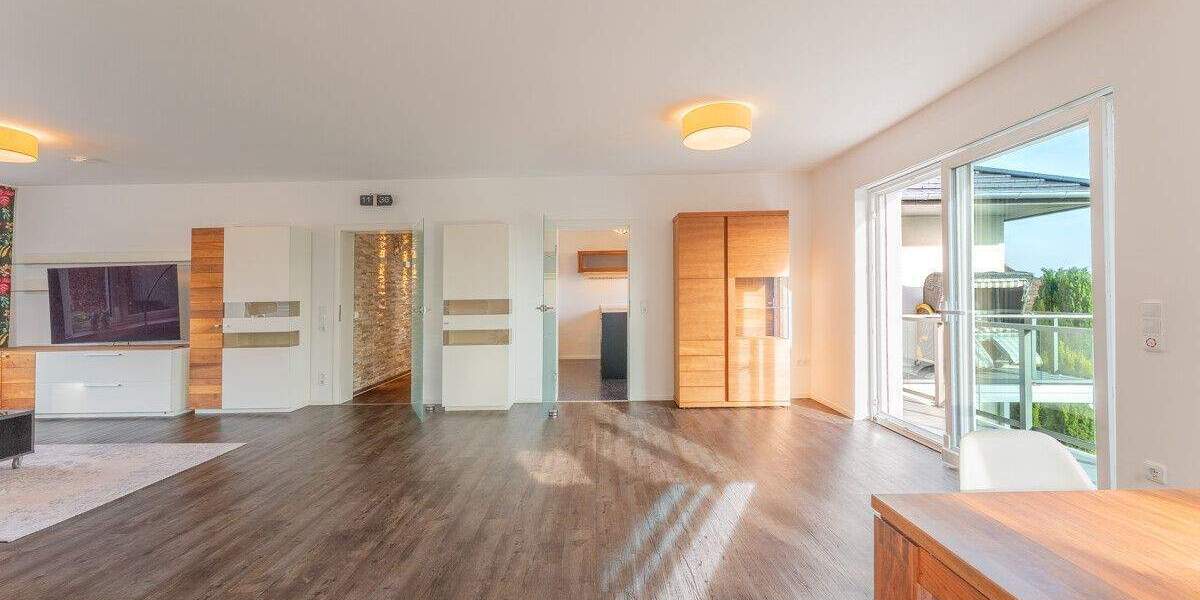 Viel Platz für alle: Großes Einfamilienhaus mit Traumgarten in Nordshausen 7 zimmer