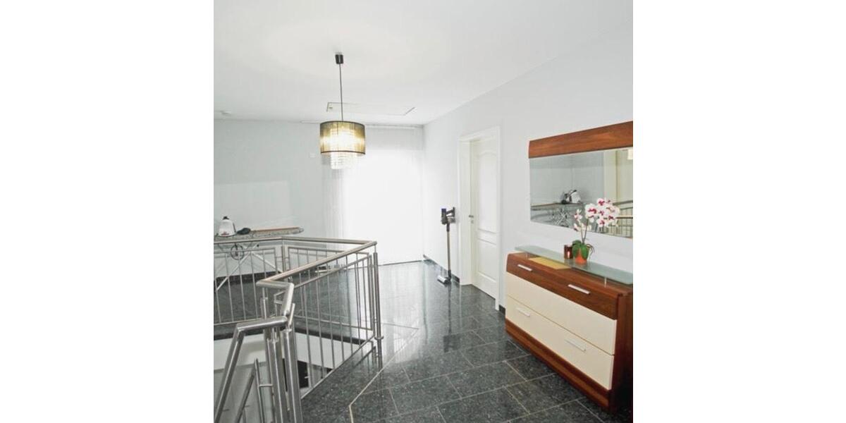 Einfamilienhaus Lohfelden - 5 Zimmer, 245 m&sup2;, 3.000&euro; | Angebot:26698564