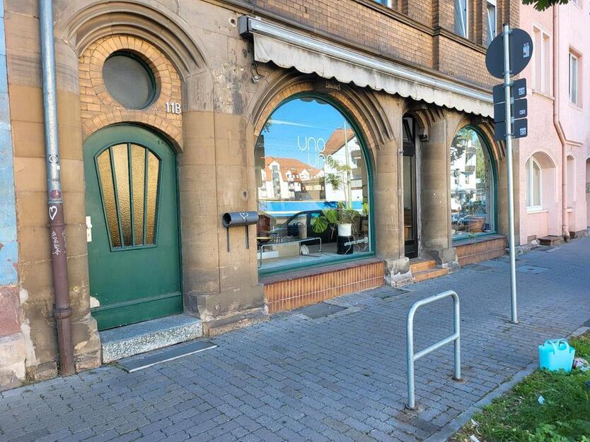 Attraktives Ladenlokal mit Blickfang -Schaufenster in zentraler L