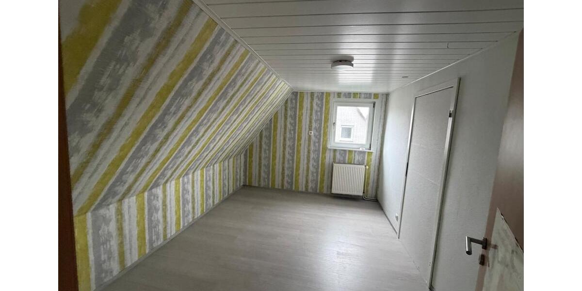 Einfamilienhaus Grebenstein - 5 Zimmer, 140 m&sup2;, 700&euro; | Angebot:25854923