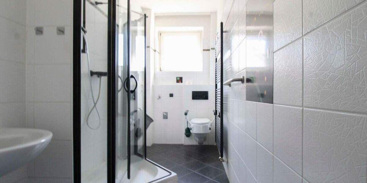 Charmanter Rohdiamant mit Garten in begehrter Vorstadtlage 9 zimmer