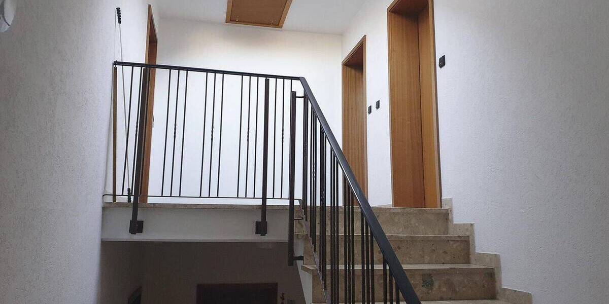 Gemütliche und sehr gepflegte 2-ZKB-Dachgeschosswohnung in Kassel-Süd zu verkaufen! 2 zimmer