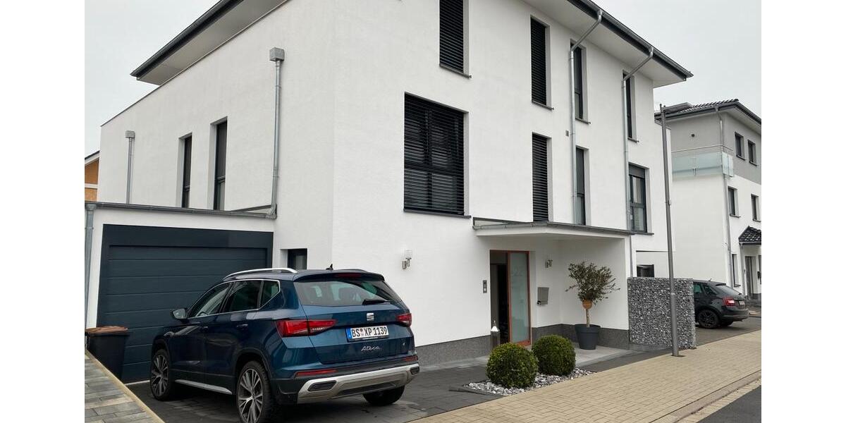 Doppelhaushälfte + zwei vermietete WE im Neubaugebiet (2019) 14 zimmer