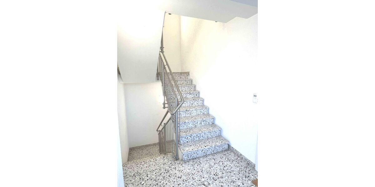 Provisionsfrei* Attraktive Kapitalanlage im Stadtzentrum von Baunatal: 8 Wohn- und 2 Gewerbe-Einheiten + Tiefgarage, Nettomiete -116 TJahr - Mehrfamilienhaus, Wohnhaus Baunatal Altenbauna | Angebot:25995398